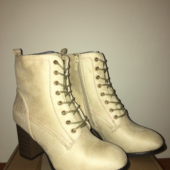Journee Collection Shoes - 🚫sold🚫Journey women’s lace up booties -defect!